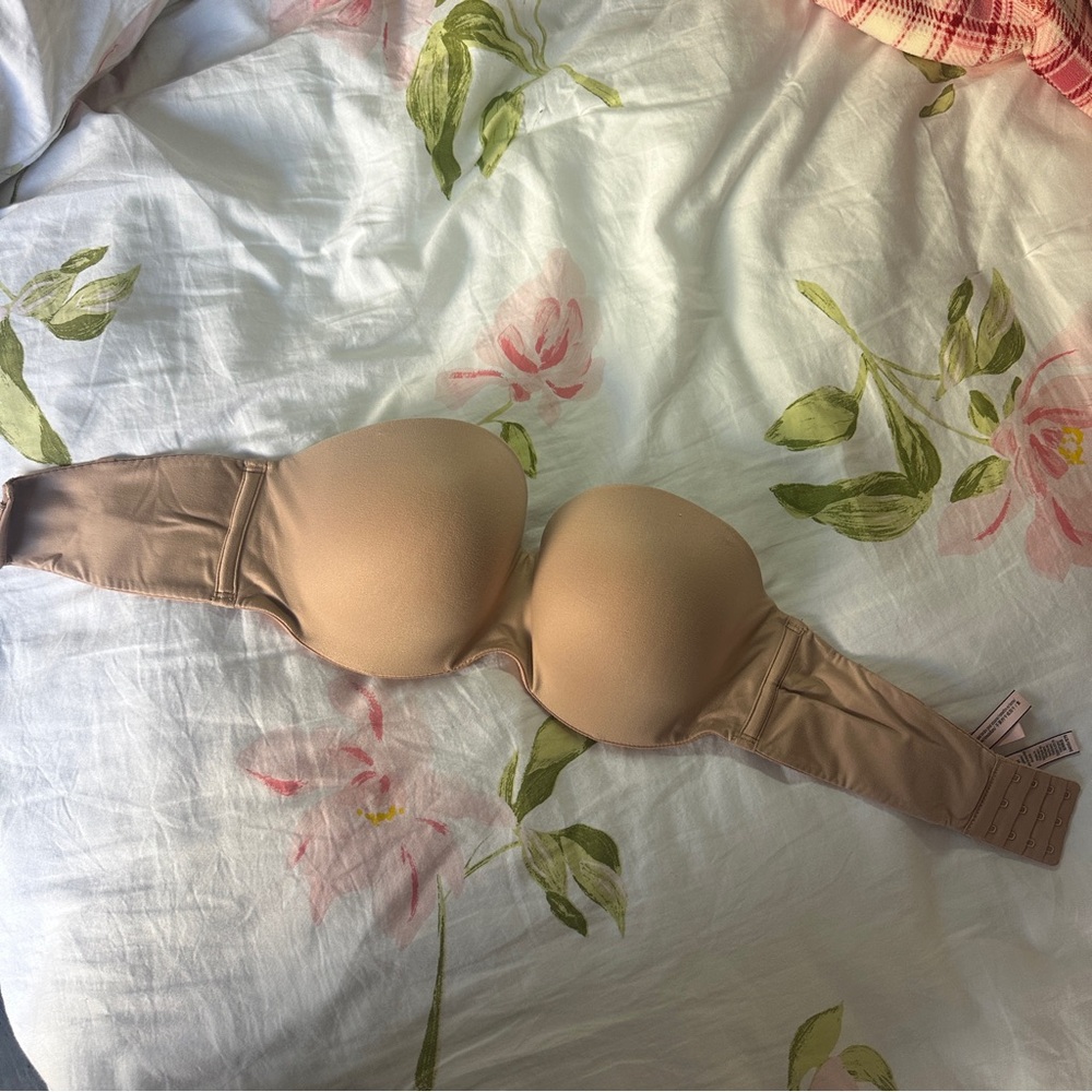 34DD Body by Victoria from Victoria’s Secret strapless bra